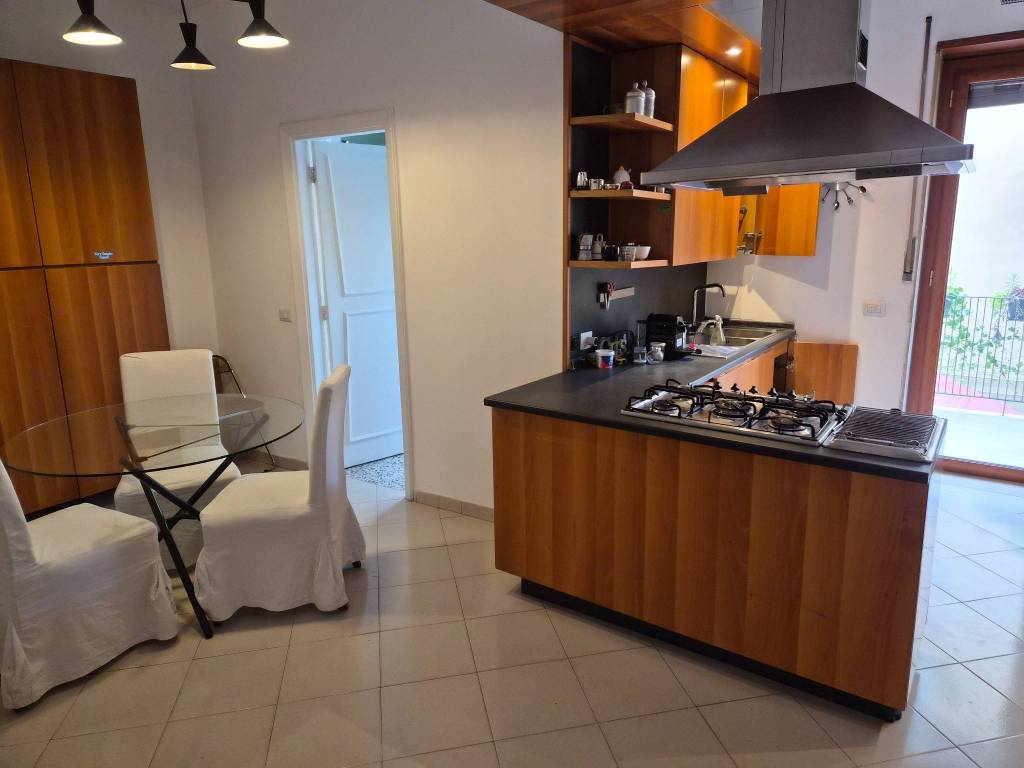 appartamento in affitto a Napoli in zona Chiaia