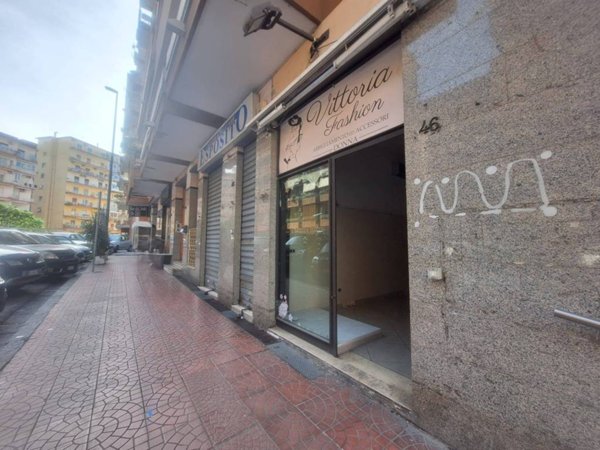 negozio in affitto a Napoli