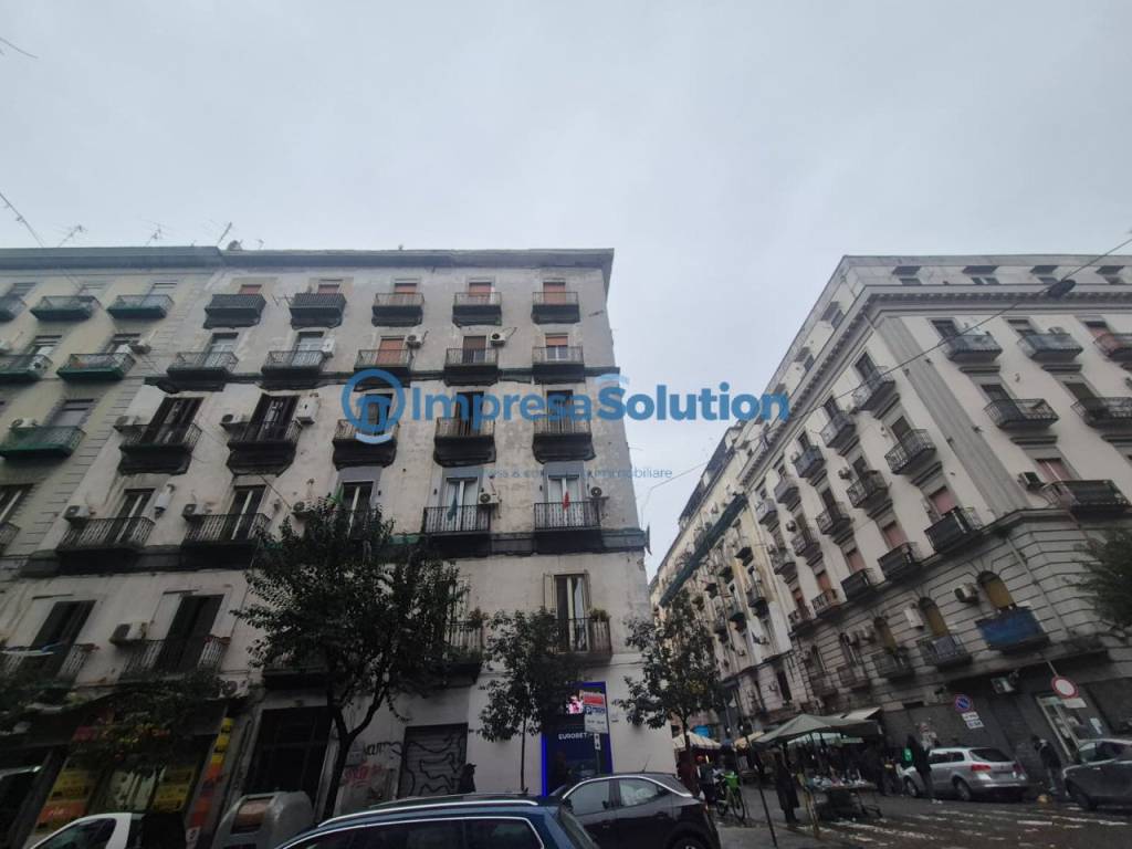 negozio in affitto a Napoli in zona Vicaria