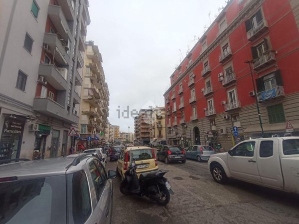 locale commerciale in affitto a Napoli in zona Fuorigrotta