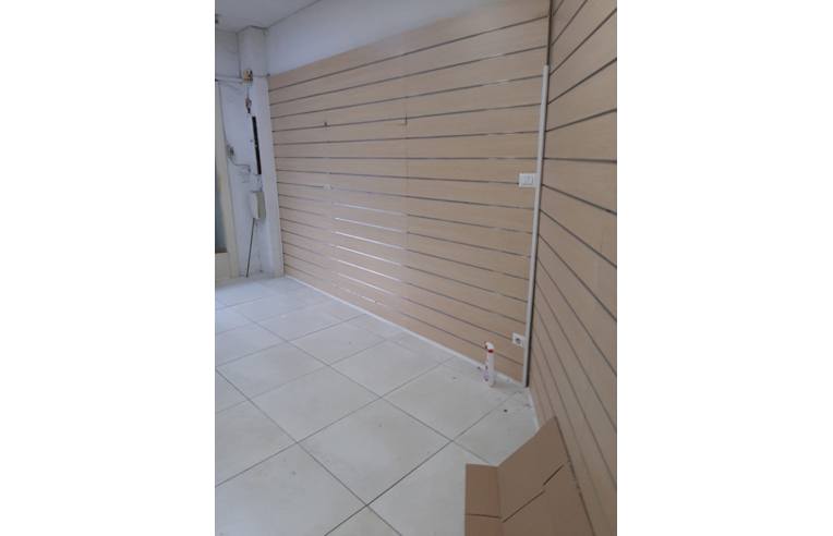 negozio in affitto a Napoli in zona Soccavo