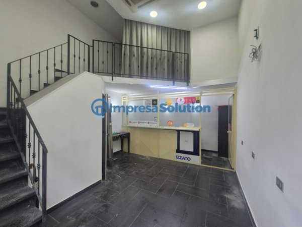 negozio in affitto a Napoli in zona Vicaria