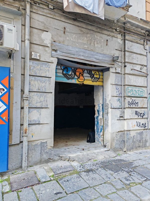locale commerciale in affitto a Napoli in zona San Lorenzo