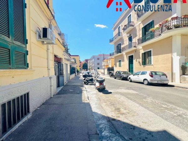 negozio in affitto a Napoli in zona Bagnoli