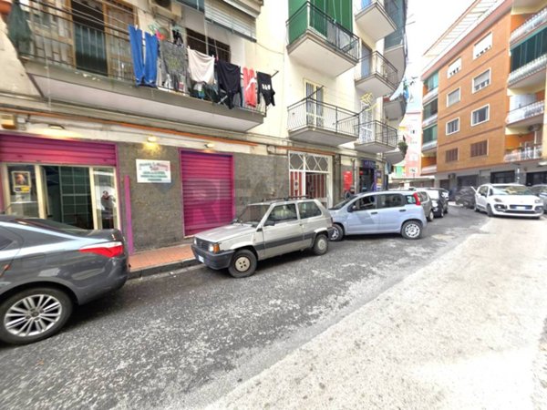 negozio in affitto a Napoli in zona Secondigliano