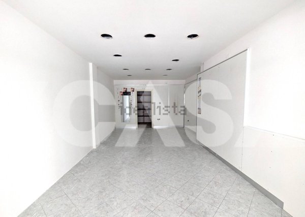 locale commerciale in affitto a Napoli in zona Secondigliano