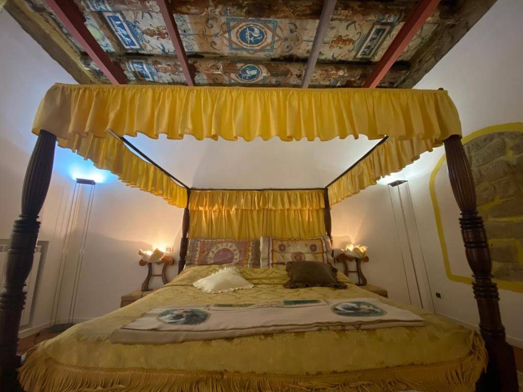 appartamento in affitto a Napoli in zona Chiaia