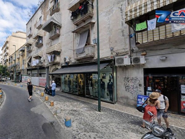 negozio in affitto a Napoli in zona Fuorigrotta