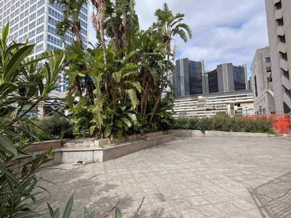 negozio in affitto a Napoli in zona Zona Industriale-Ferrovia