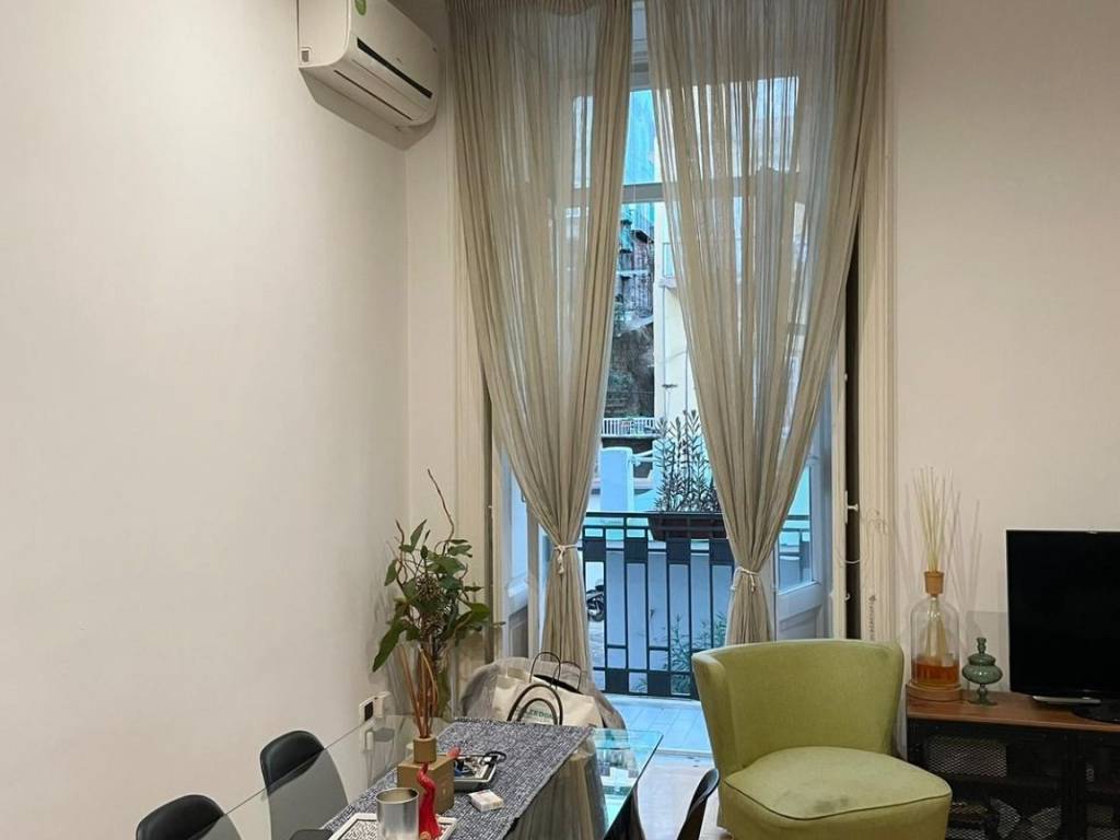 appartamento in affitto a Napoli in zona Chiaia