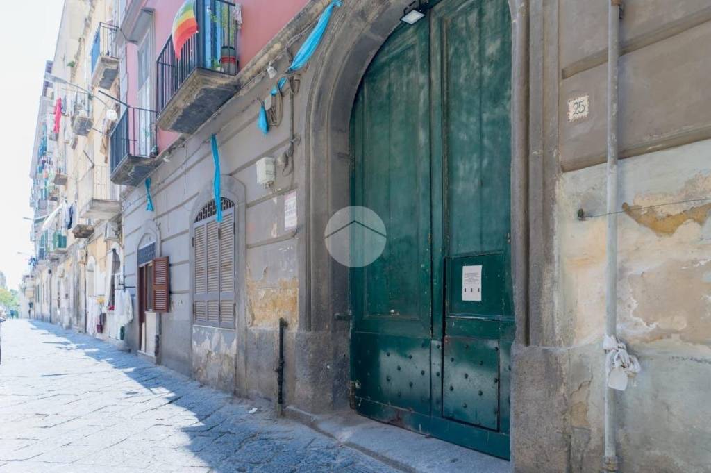 appartamento in affitto a Napoli in zona San Carlo all'Arena