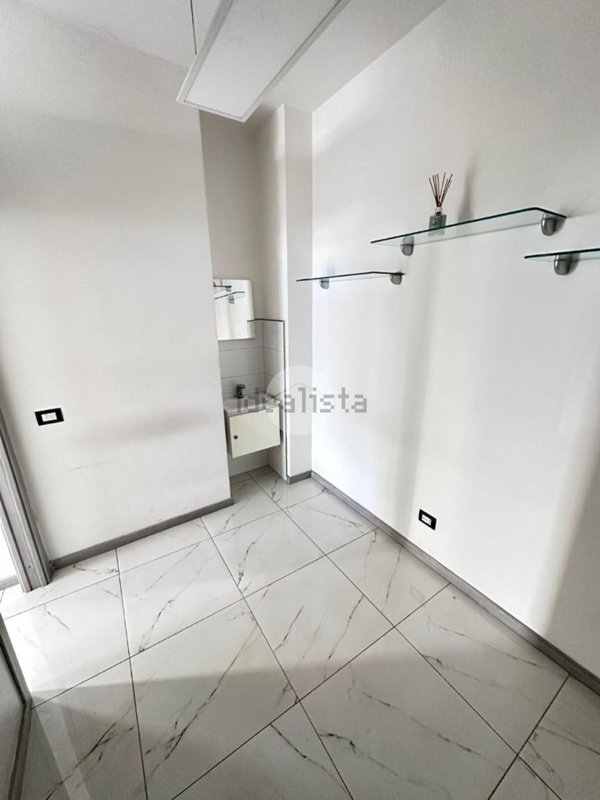 negozio in affitto a Napoli in zona Soccavo