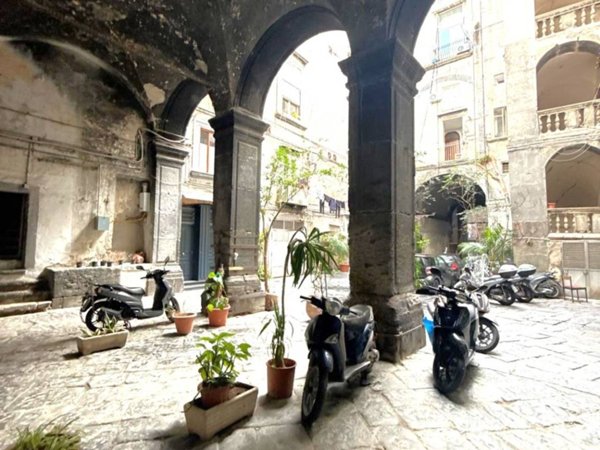 locale commerciale in affitto a Napoli in zona San Lorenzo