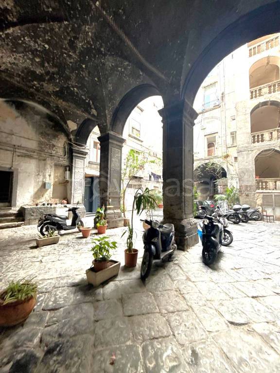 locale commerciale in affitto a Napoli in zona San Lorenzo