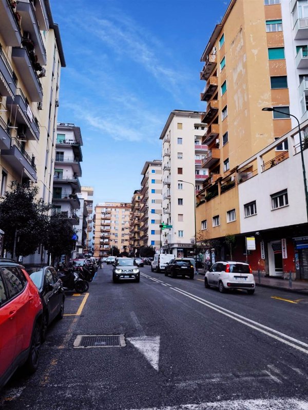 negozio in affitto a Napoli in zona Vomero