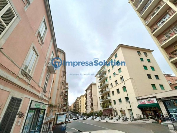 negozio in affitto a Napoli in zona Vomero