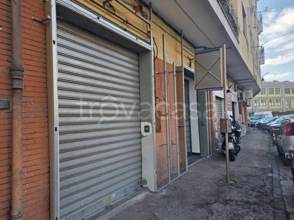 negozio in affitto a Napoli in zona San Giovanni a Teduccio