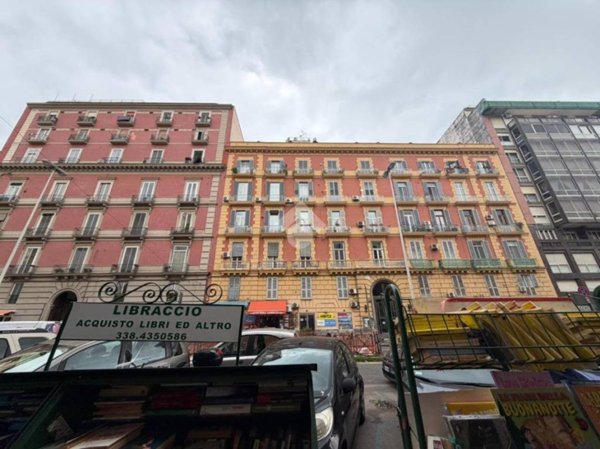 negozio in affitto a Napoli in zona Chiaia