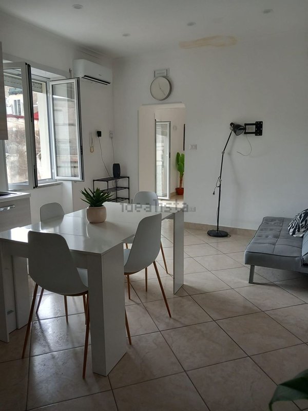 appartamento in affitto a Napoli in zona Stella