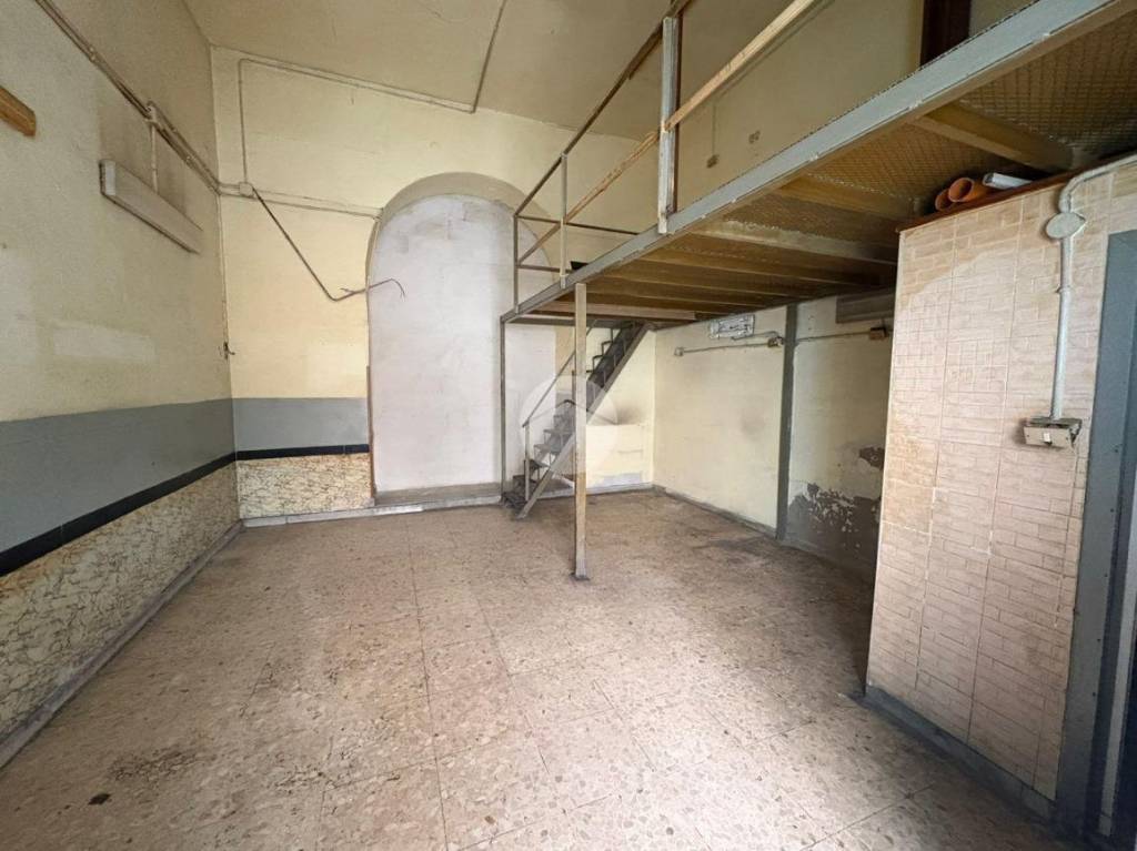 negozio in affitto a Napoli