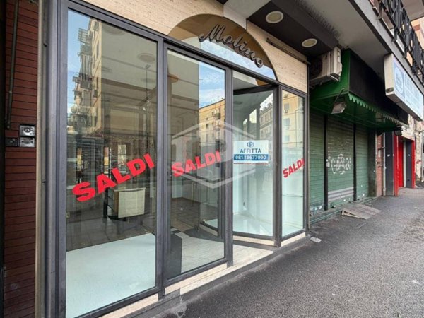 negozio in affitto a Napoli in zona Fuorigrotta