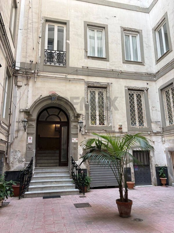 appartamento in affitto a Napoli in zona Chiaia
