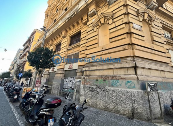 negozio in affitto a Napoli in zona Pendino / San Giuseppe