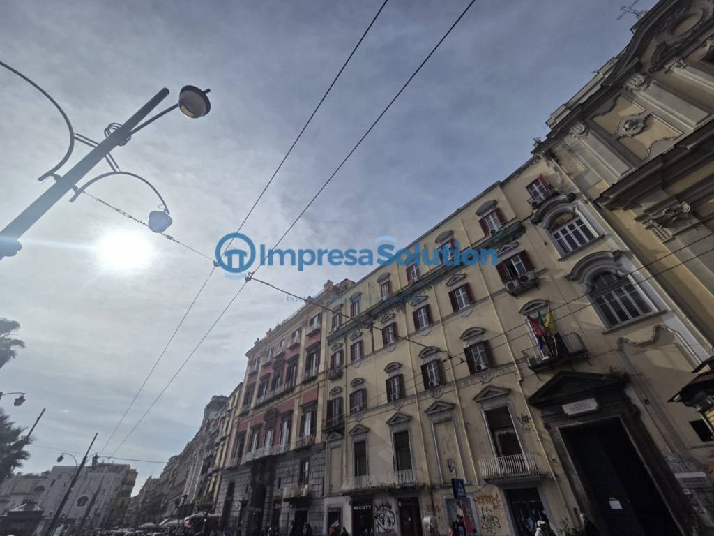 negozio in affitto a Napoli