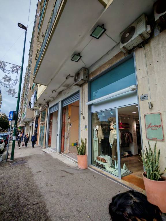 negozio in affitto a Napoli in zona Fuorigrotta