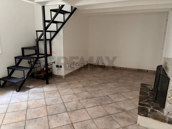 appartamento in affitto a Napoli in zona Chiaia