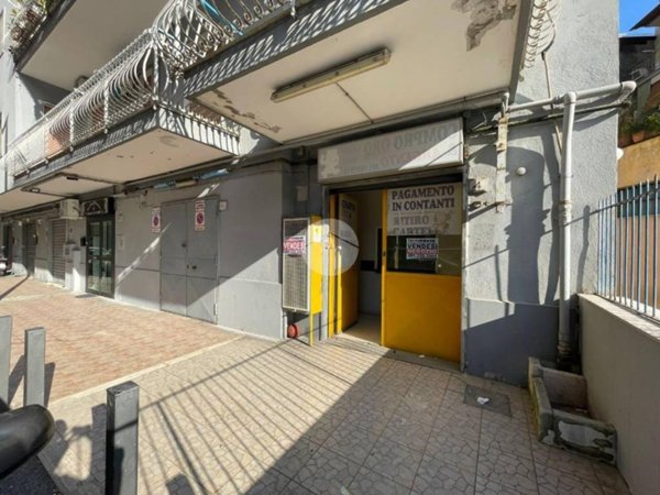 negozio in affitto a Napoli in zona Pianura