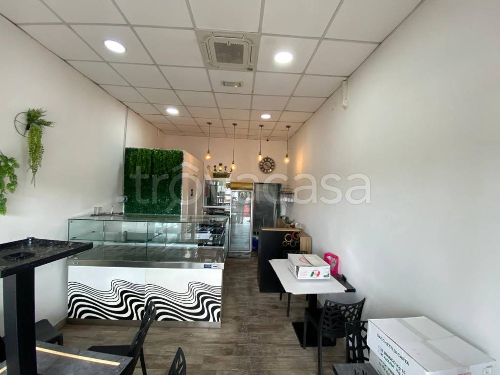 negozio in affitto a Napoli in zona Soccavo