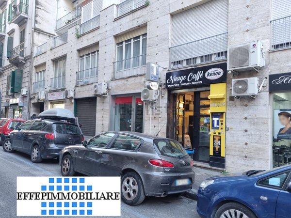 locale commerciale in affitto a Napoli in zona Vomero