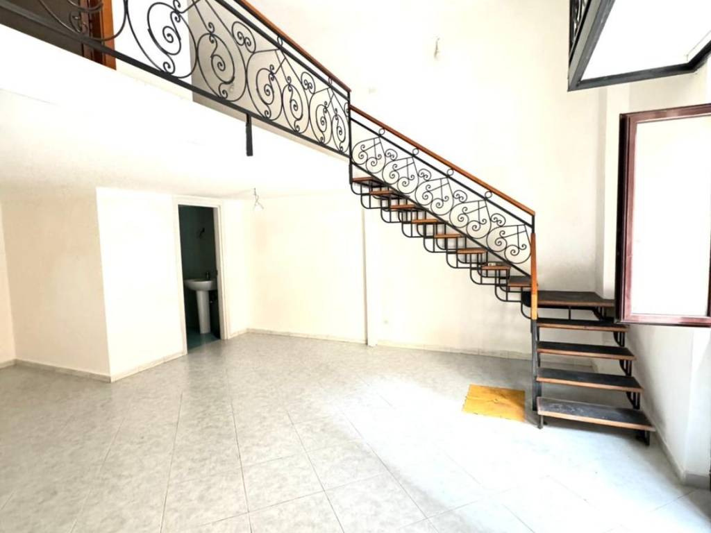 negozio in affitto a Napoli in zona Pianura