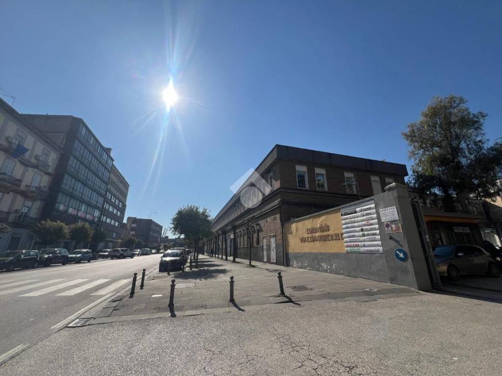 locale commerciale in affitto a Napoli in zona Zona Industriale-Ferrovia