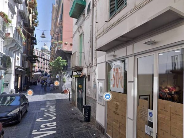 negozio in affitto a Napoli in zona Chiaia
