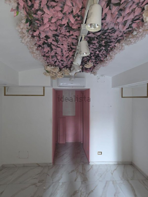 locale commerciale in affitto a Napoli in zona San Ferdinando