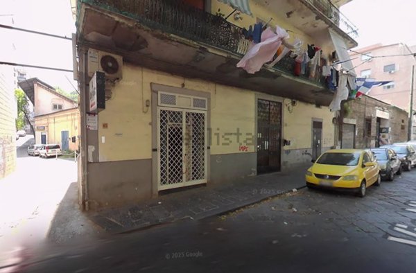 locale commerciale in affitto a Napoli in zona San Carlo all'Arena