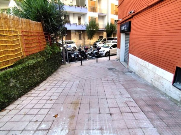 negozio in affitto a Napoli in zona Camaldoli
