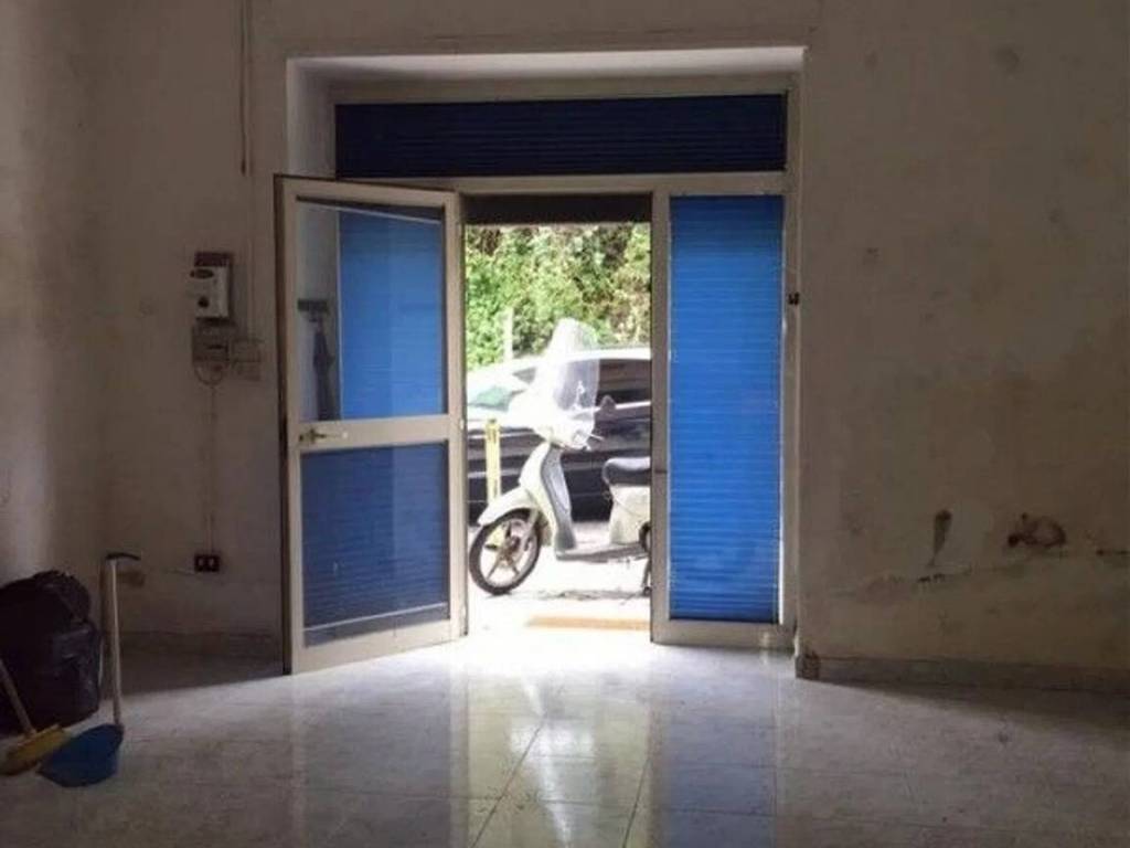 negozio in affitto a Napoli in zona Camaldoli