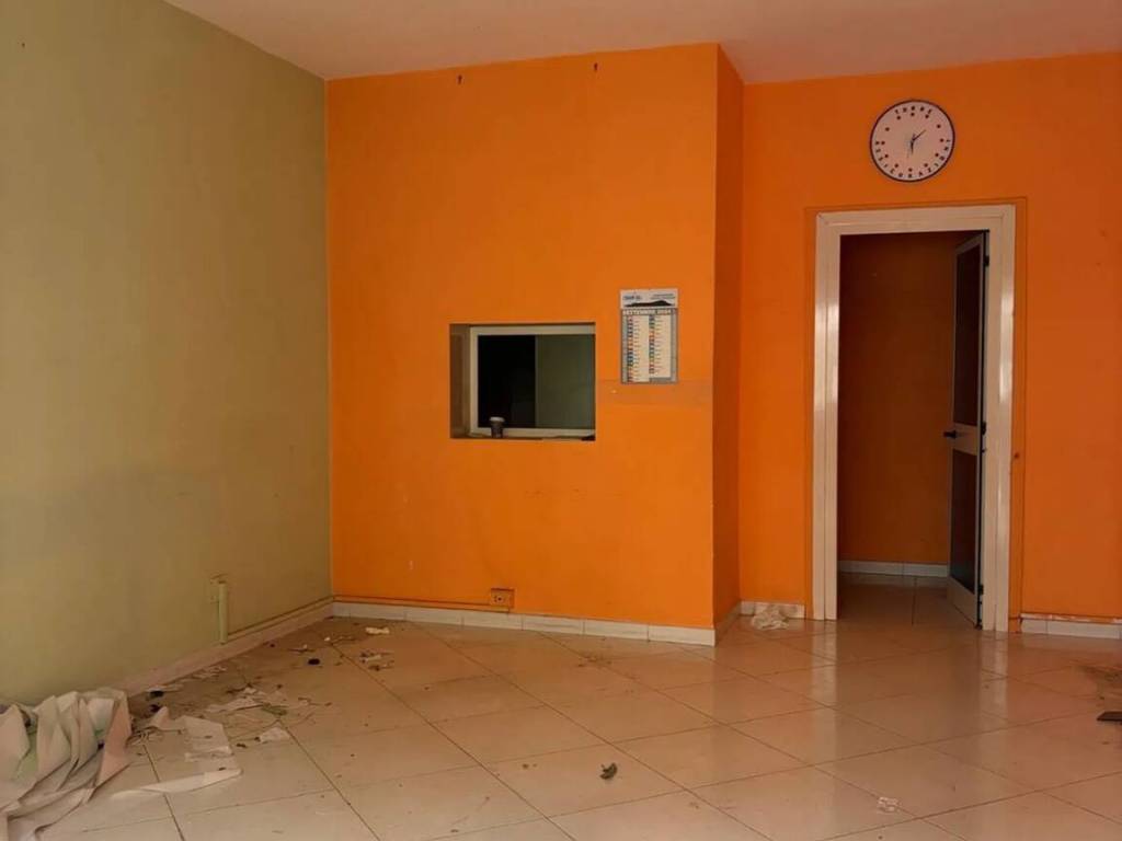 negozio in affitto a Napoli in zona Capodimonte / Colli Aminei