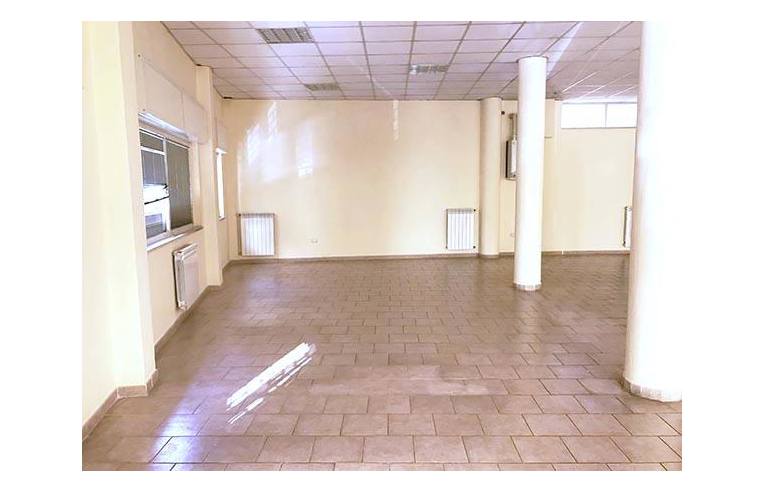 locale commerciale in affitto a Napoli in zona Avvocata