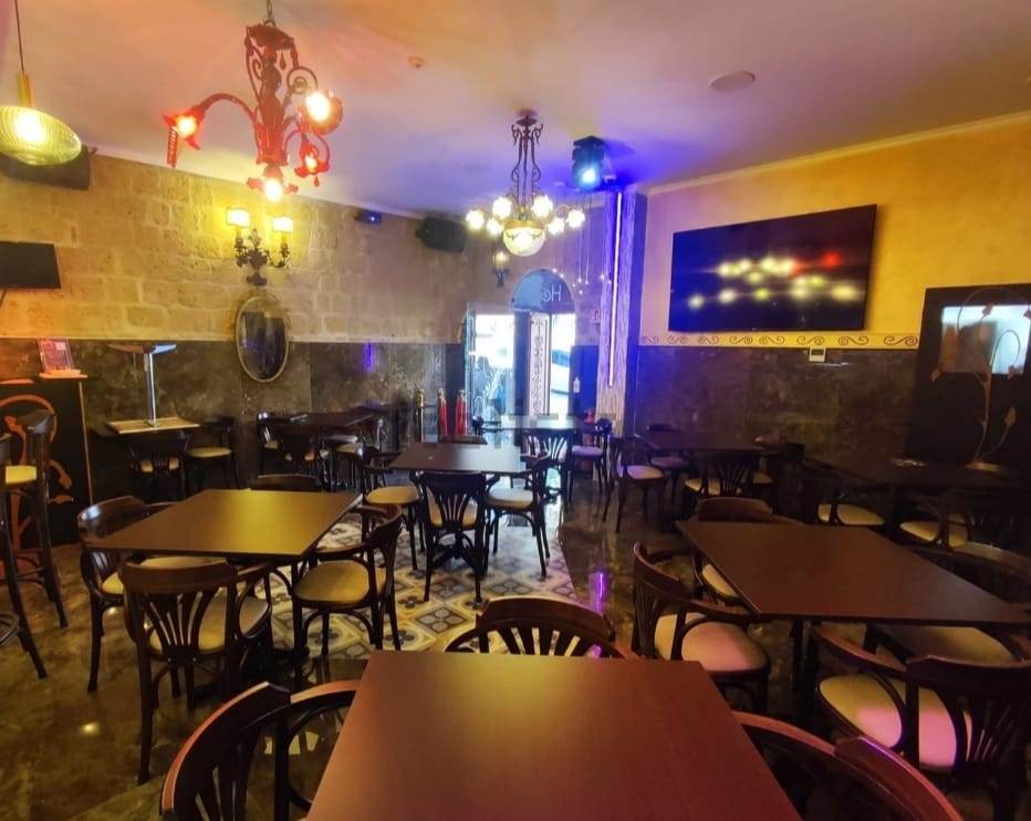 negozio in affitto a Napoli in zona Chiaia