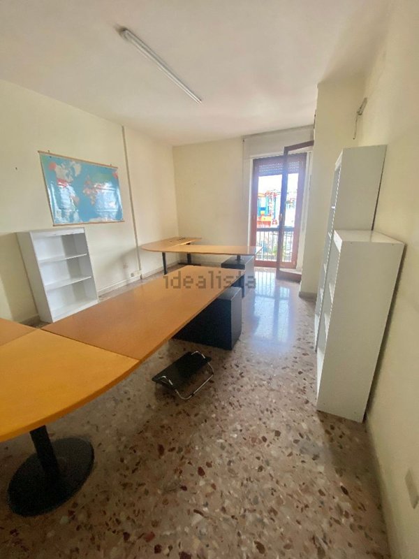 ufficio in affitto a Napoli in zona Zona Industriale-Ferrovia