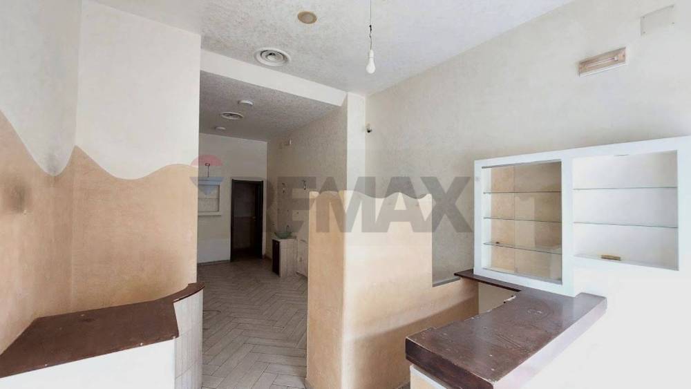 locale commerciale in affitto a Napoli in zona Mercato