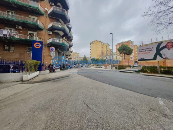 negozio in affitto a Napoli in zona Arenella