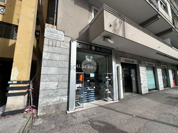 negozio in affitto a Napoli in zona Fuorigrotta