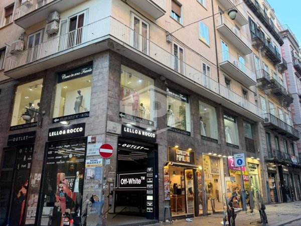 negozio in affitto a Napoli
