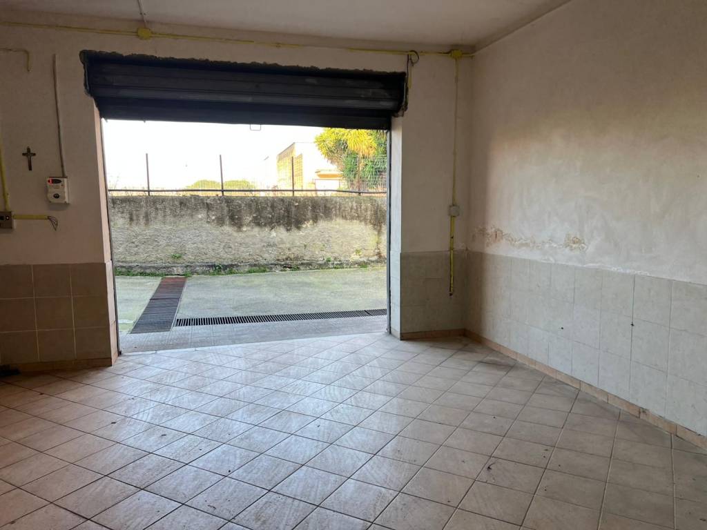 locale commerciale in affitto a Napoli in zona Ponticelli