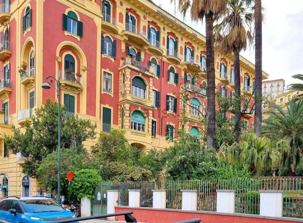 appartamento in affitto a Napoli in zona Chiaia